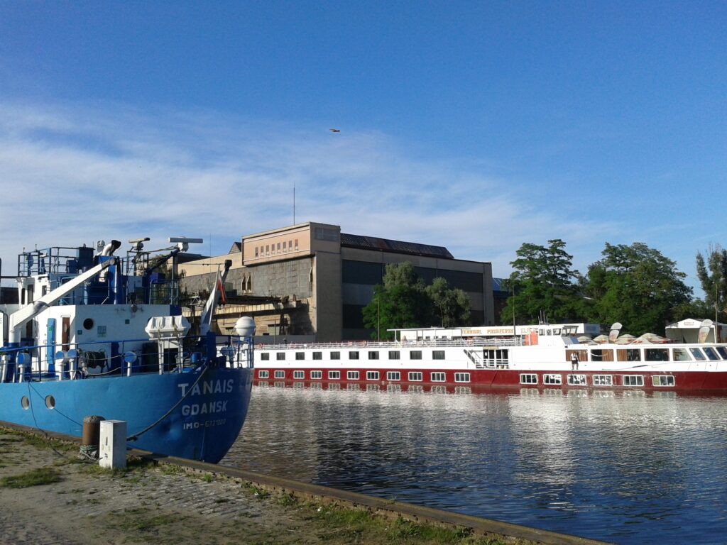 Elbląg — nabrzeże i zabudowa portowa