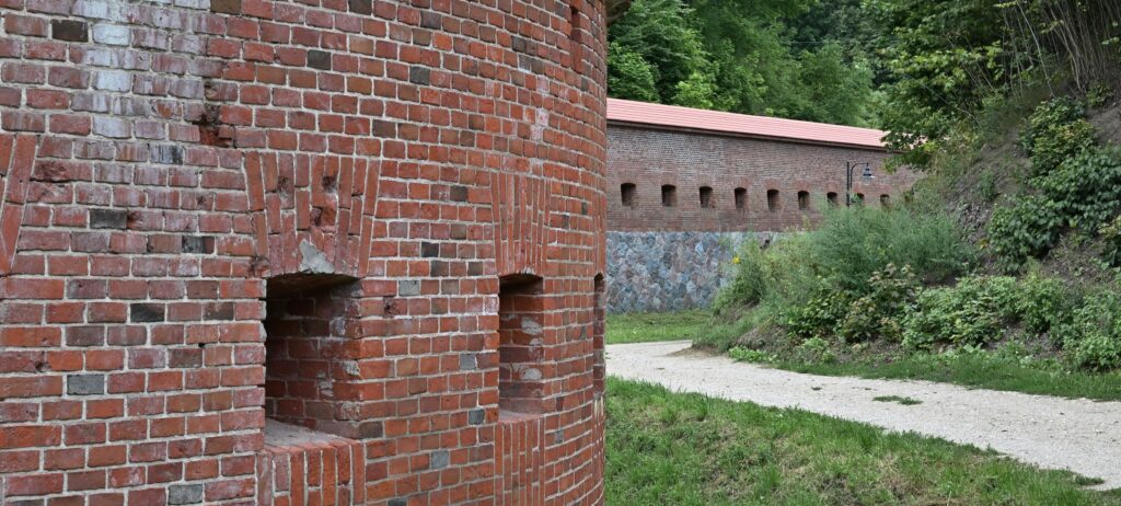 Giżycko — ceglane mury Twierdzy Boyen
