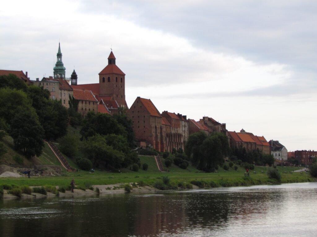 Grudziądz — panorama miasta ze spichlerzami