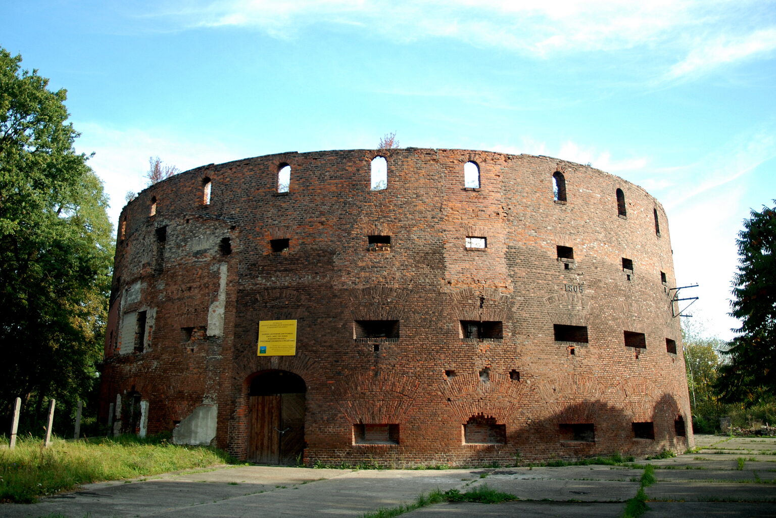 Ceglany fort Rondel z 1805 roku w Kędzierzynie-Koźlu, w pobliżu portu przy ulicy Portowej
