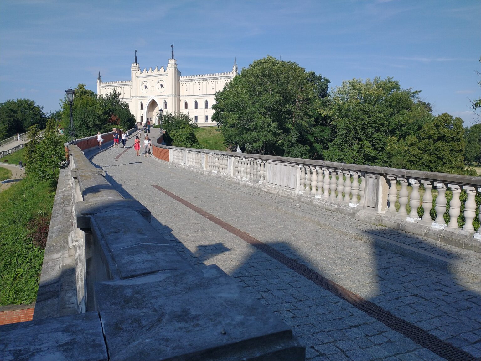 Brama Zamku Lubelskiego widziana z mostu; prowadzenie wizytówki Google dla firm z Lublina