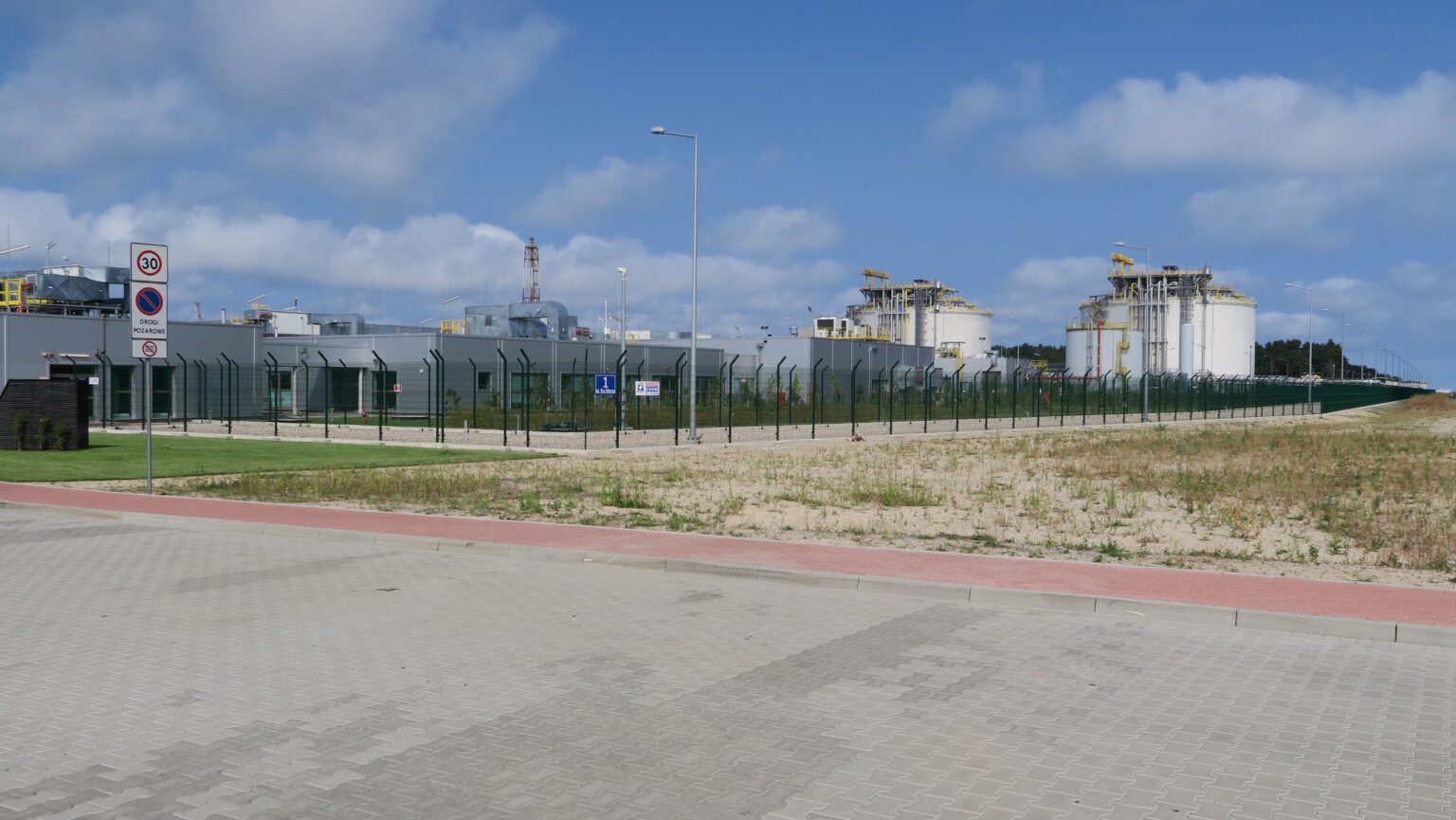Zbiorniki terminalu LNG w Świnoujściu; reklamy Google Ads dla firm ze Świnoujścia